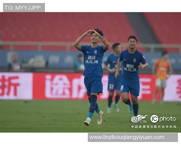 深圳足球队意识争议引发热议球迷与专家各执己见探讨未来发展方向